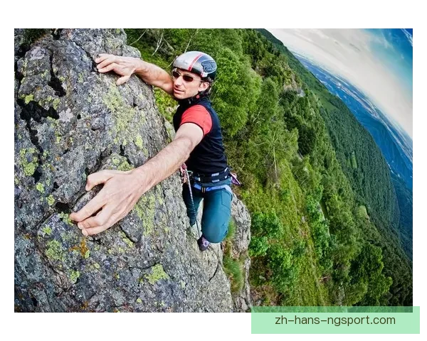 攀岩冠军：征服高峰，挑战极限，冠军飒爽登场