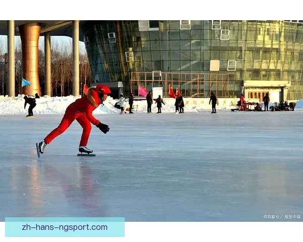 璀璨冰场：国际滑冰邀请赛精彩瞬间